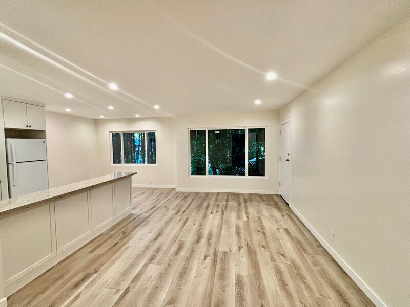 Foto principal - 2488 Beachwood Dr