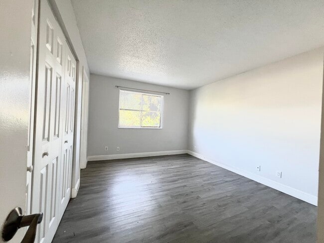 Building Photo - 717 Gardens Dr