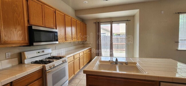 Foto del edificio - 3795 Swan Ave