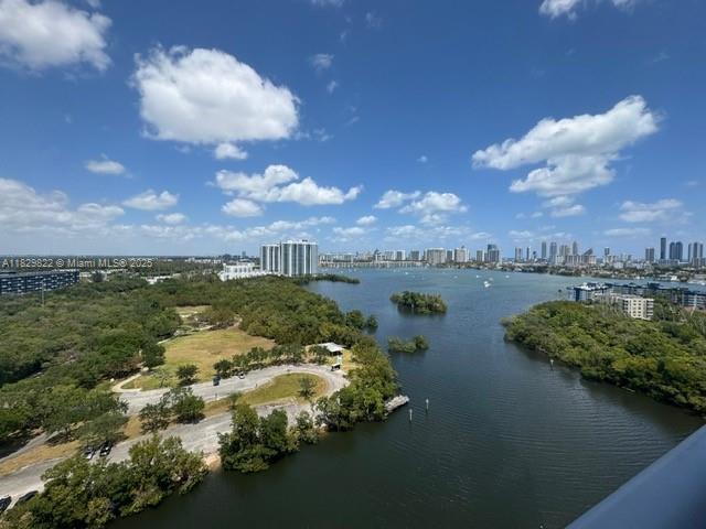 Foto del edificio - 16385 Biscayne Blvd