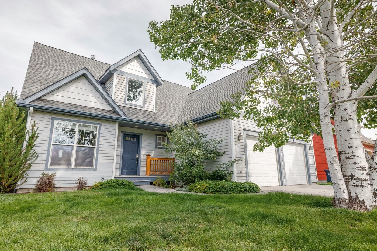 Foto principal - Charming 4 Bedroom 2.5 Bath Home