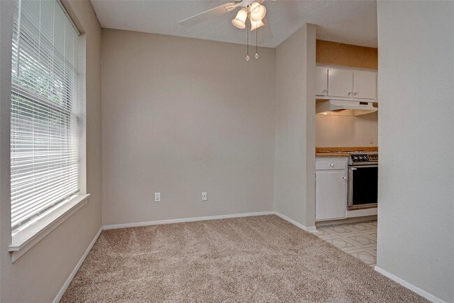 Building Photo - 8233 Kingsbrook Rd