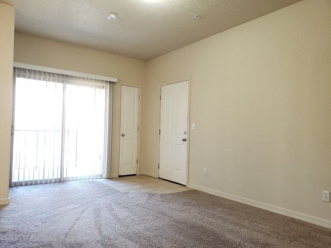 Living Room - Pleasant Springs Apartments