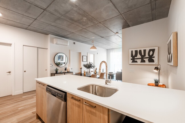 Building Photo - Mostra Mascouche