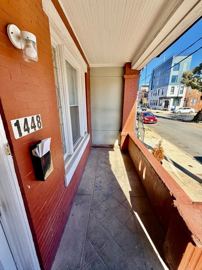 Building Photo - Live in Grays Ferry!