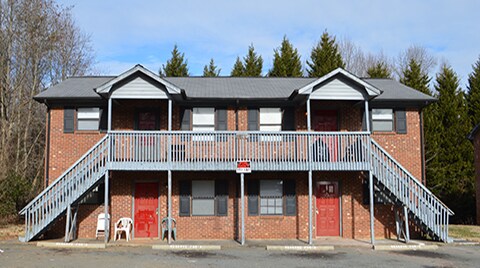Primary Photo - Green Oaks Apartments