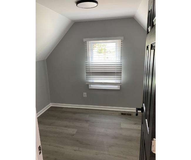 Building Photo - 2933 Presstman St