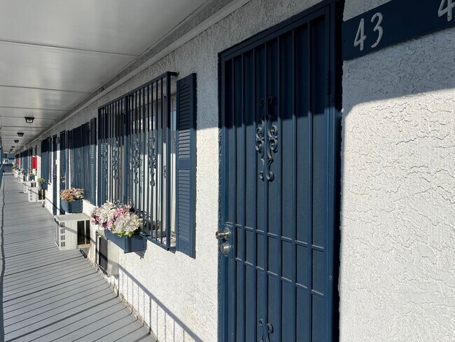 Foto del edificio - 4600 Paradise Rd