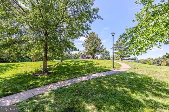 Building Photo - 6480 Brickleigh Ct