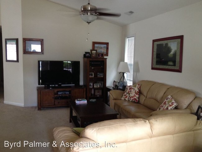 Building Photo - 920 Silvercrest Dr