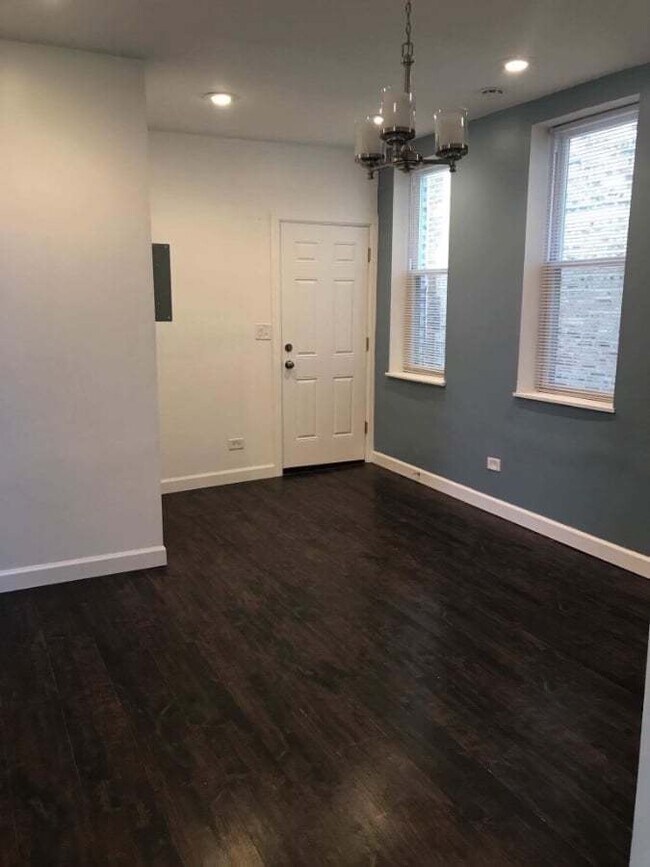 Foto del edificio - 3943 W Addison St