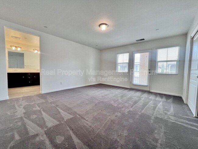 Foto del edificio - 2560 Daisy Dr