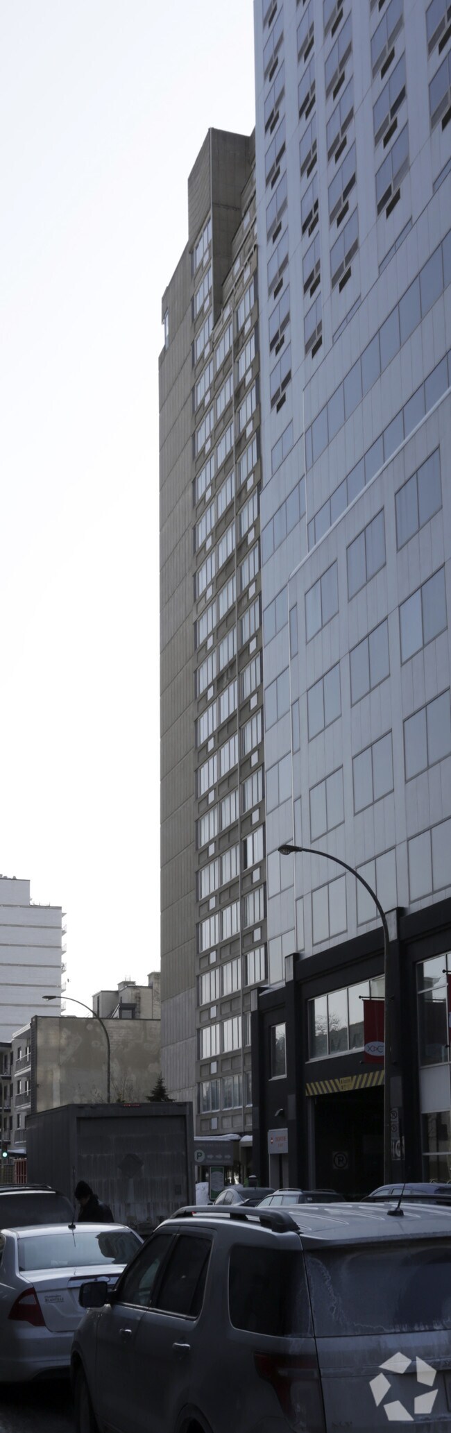 Photo du bâtiment - The 1350 Dufort Apartments