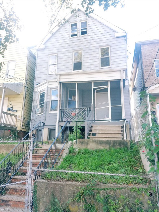 Foto principal - 241 Peshine Ave