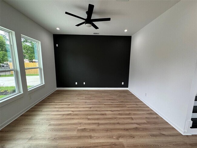 Building Photo - 5228 Dewberry St