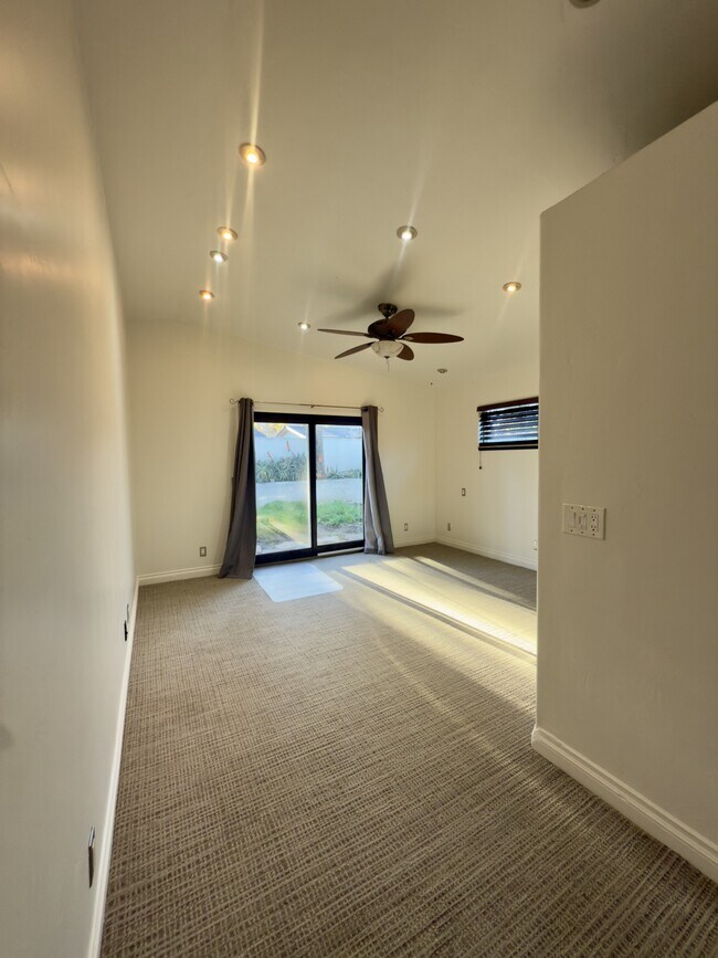 Foto del edificio - 1857 Vicente Dr