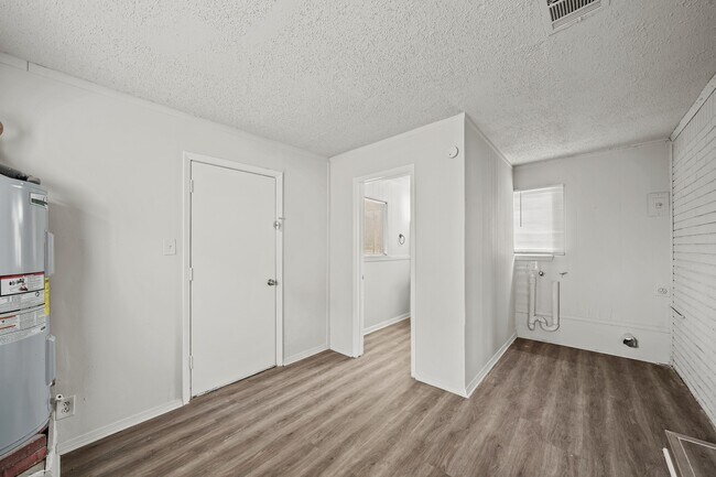 Foto del edificio - 6806 Woodrow St