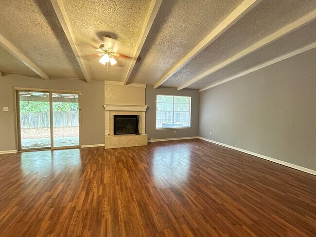 Foto del edificio - 1404 E Vardeman Ave