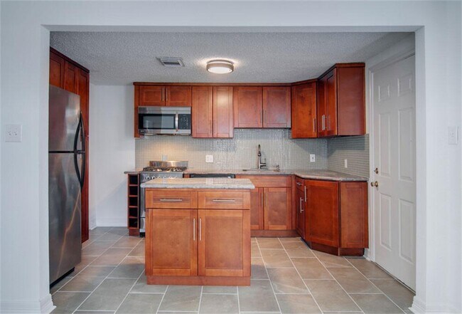 Building Photo - 3346 Blodgett St