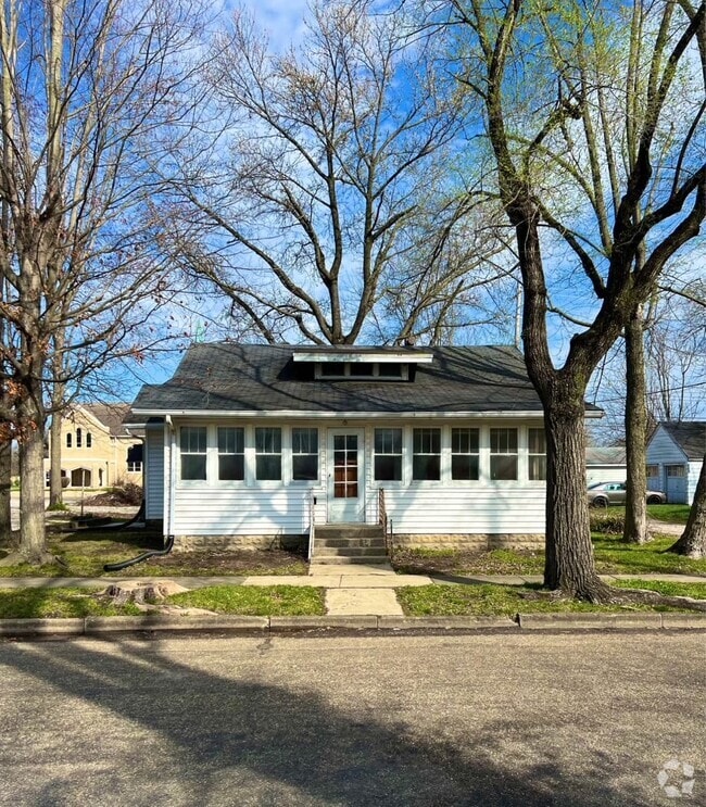 Building Photo - 110 S Pruyn St