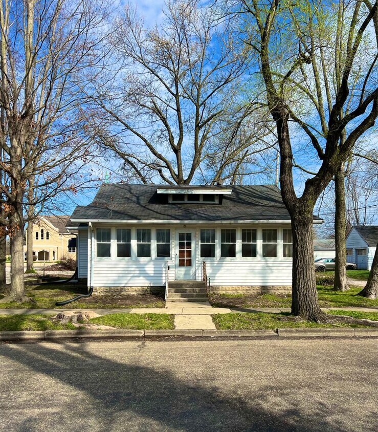 Primary Photo - 110 S Pruyn St