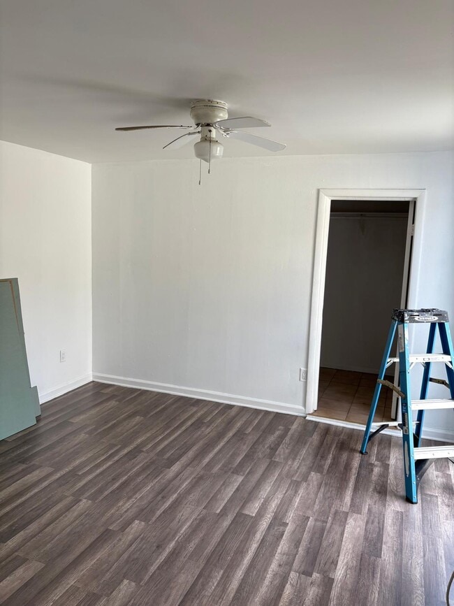 Living - 524 South B Street