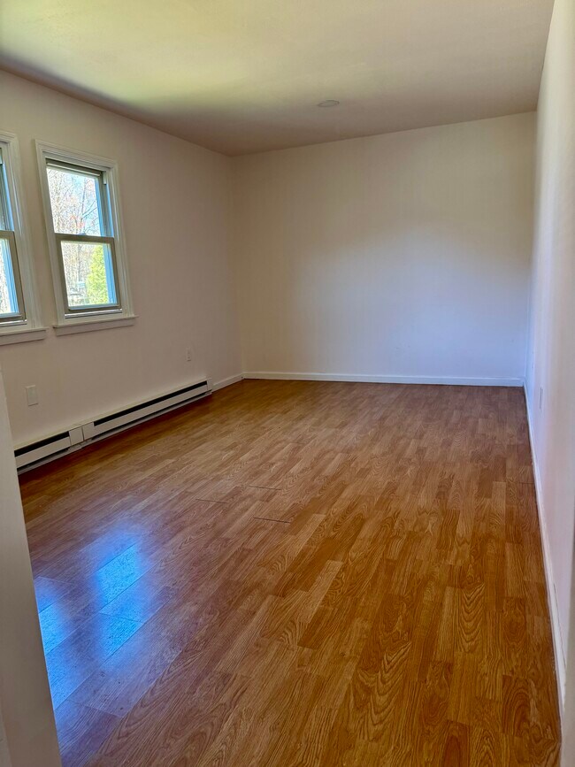 Building Photo - 227 Whalesback Rd