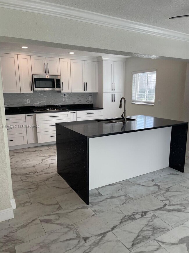 Foto del edificio - 365 NW 4th Ct