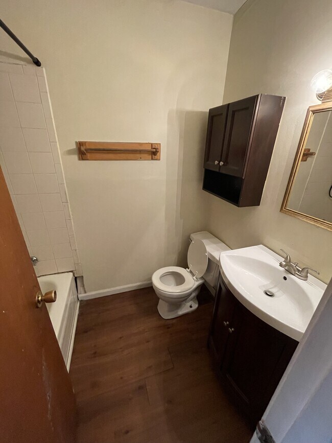 Building Photo - 803 Bartley Ave