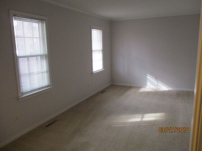 Building Photo - 4 bedroom home
