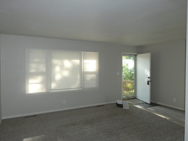 Foto del edificio - Northland Home 3924 N Denver Ave