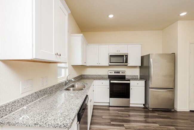 Foto del edificio - 6602 Charleston Dr