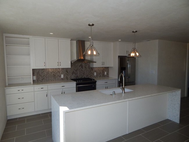 Building Photo - 405 Alamo Dr