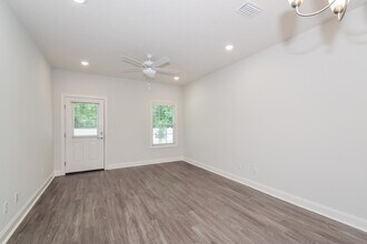 1074 Walker Point Way - SQFT 1153 - 001-photo-living-room-12802069 - Walker Point