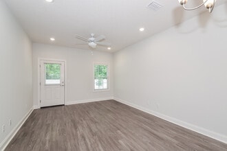 1074 Walker Point Way - SQFT 1153 - 001-photo-living-room-12802069 - Walker Point