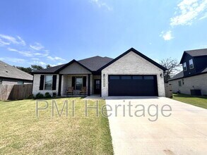 Building Photo - 2061 Larry Ln