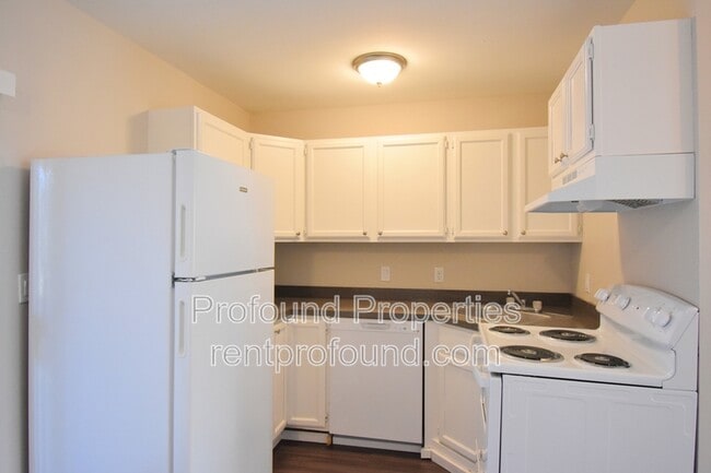 Building Photo - 738 NE 94th Ave