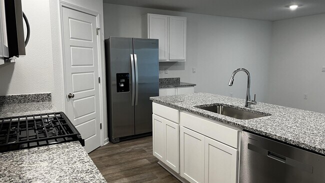 Building Photo - 13580 Cannes Ct