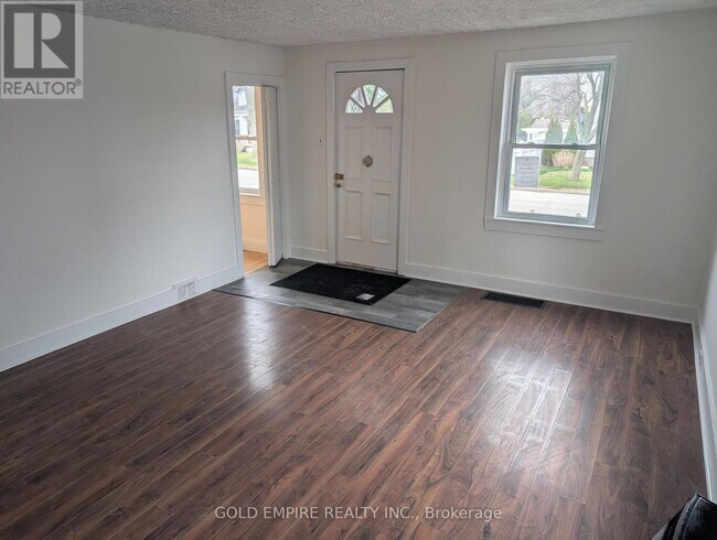 Photo du bâtiment - 317 Maxwell St