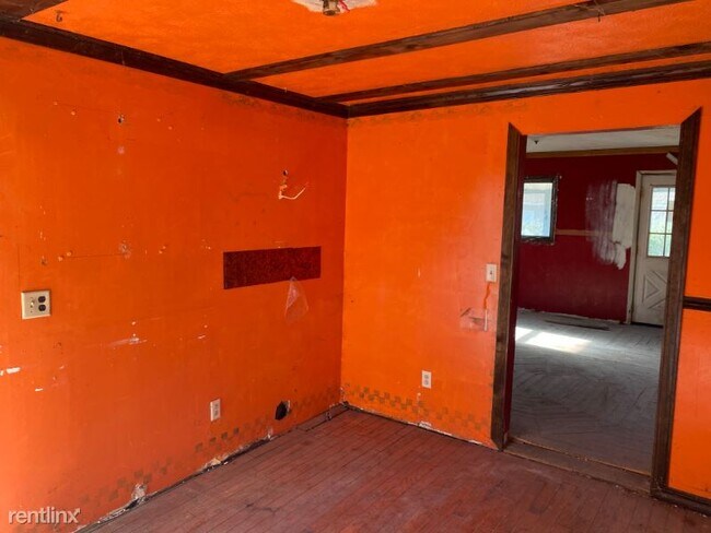 Building Photo - 3 br, 1 bath House - 731 Oak St