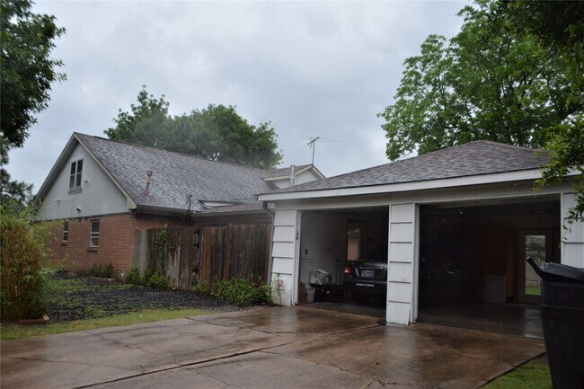 Foto del edificio - 5402 Queensloch Dr