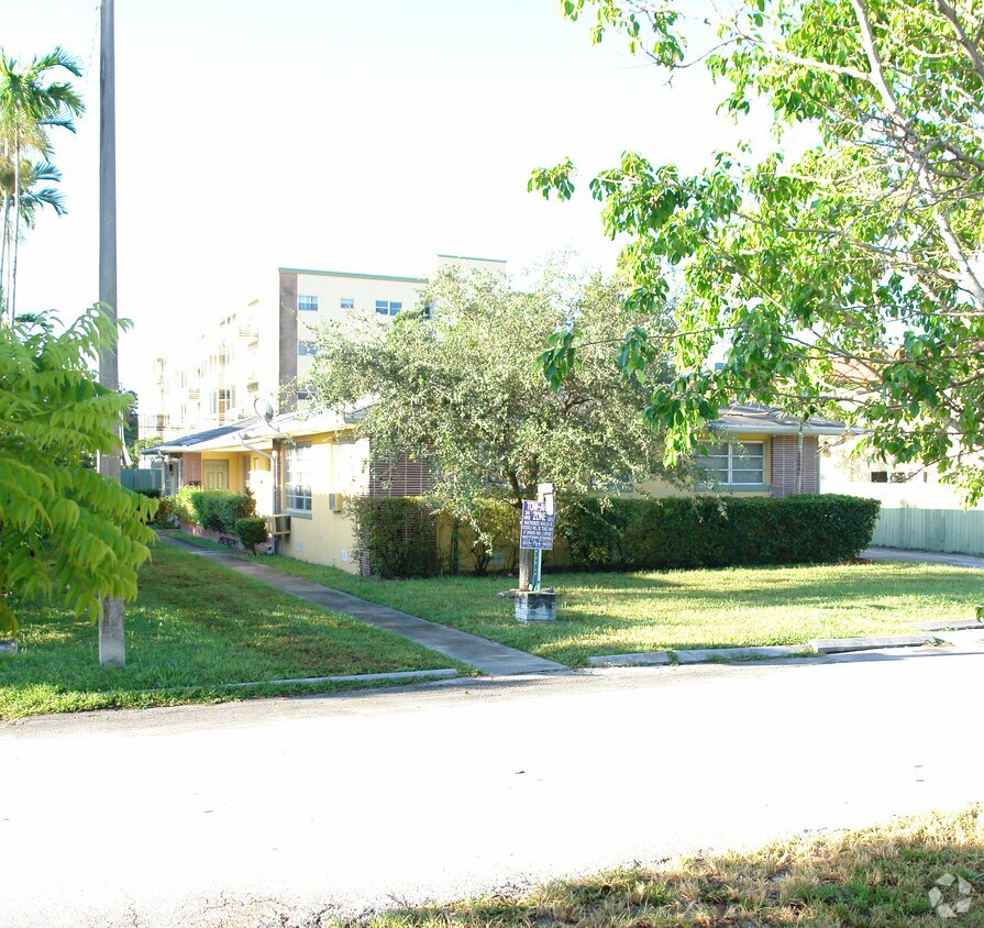Foto del edificio - 812 NE 90th St