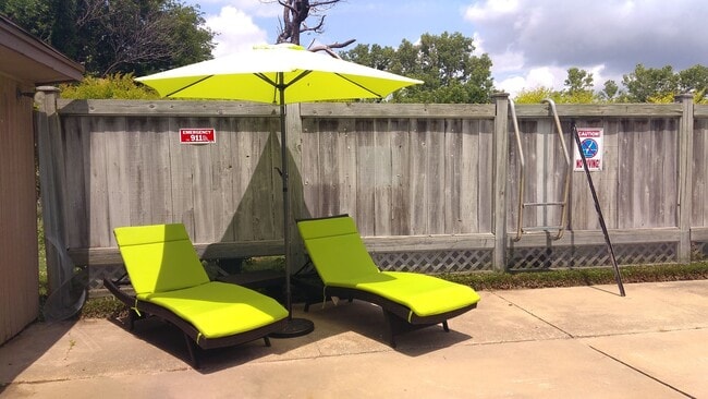 Building Photo - Country Club