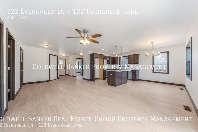 Foto del edificio - 122 Evergreen Ln