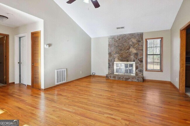 Building Photo - 1240 Ashbrook Dr NW