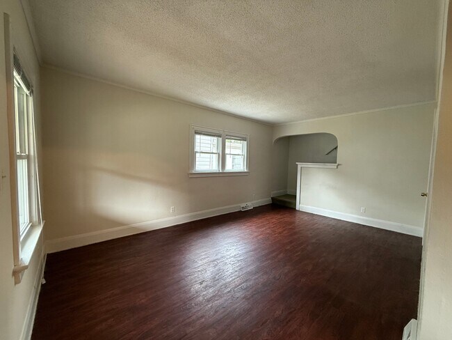 Foto del edificio - 4112 Garden Park Dr