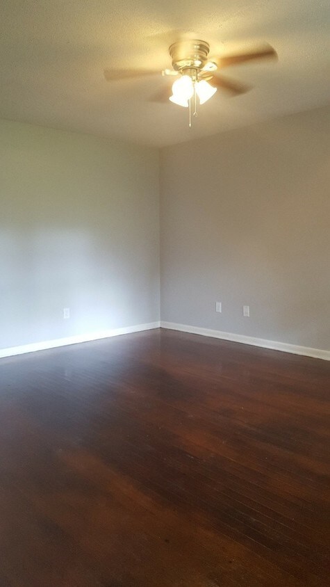Foto del edificio - Like new with all stainless appliances!