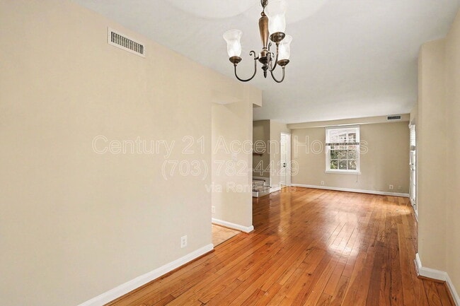 Foto del edificio - 3342 S Wakefield St