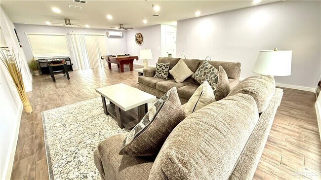 Foto del edificio - 2216 N Jackson Rd