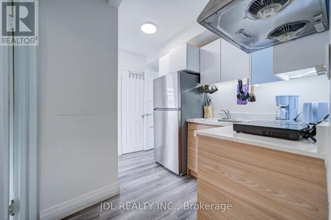 Photo du bâtiment - 5 Sorauren Ave